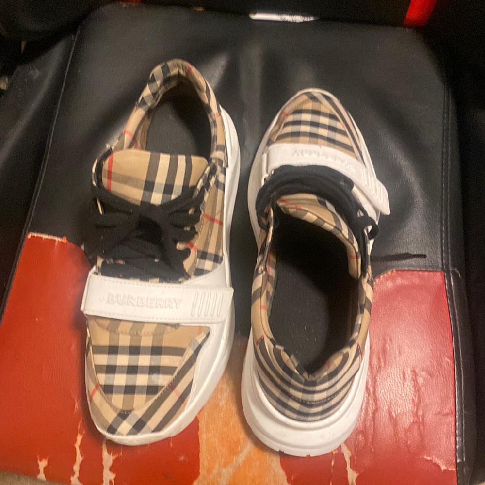 Burberry shoes